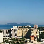 Brand New Central Apartments - Beachfront